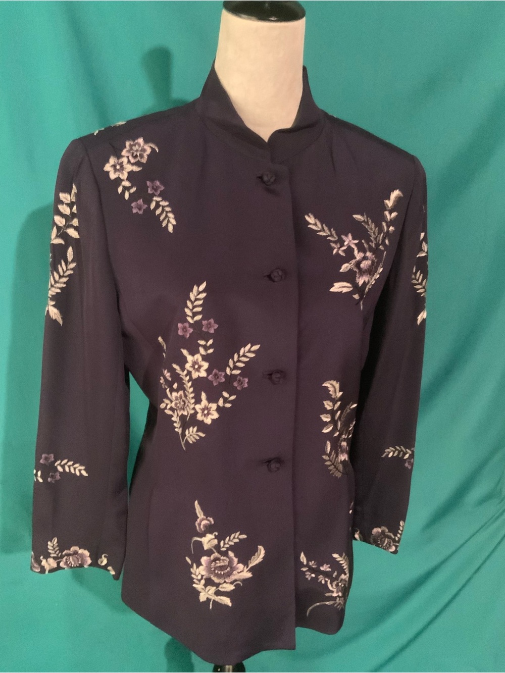 VINTAGE DANA BUCHMAN ELEGANT FLORAL EMBROIDERED JACKET, 100% SILK